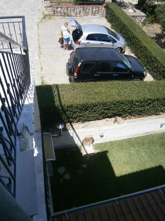 קריופיגי Kiparissis Apartments מראה חיצוני תמונה